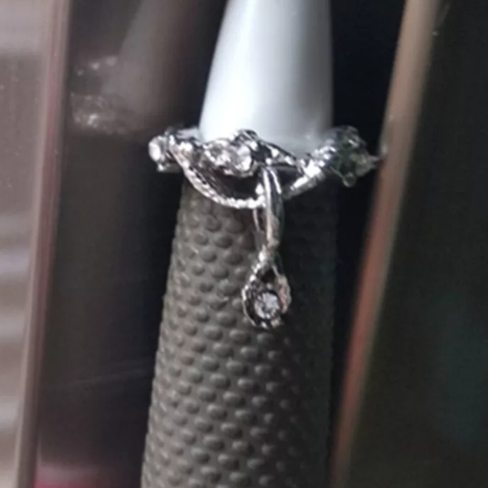 *Mary* Silver Cuff Earring - Picture 3 of 5